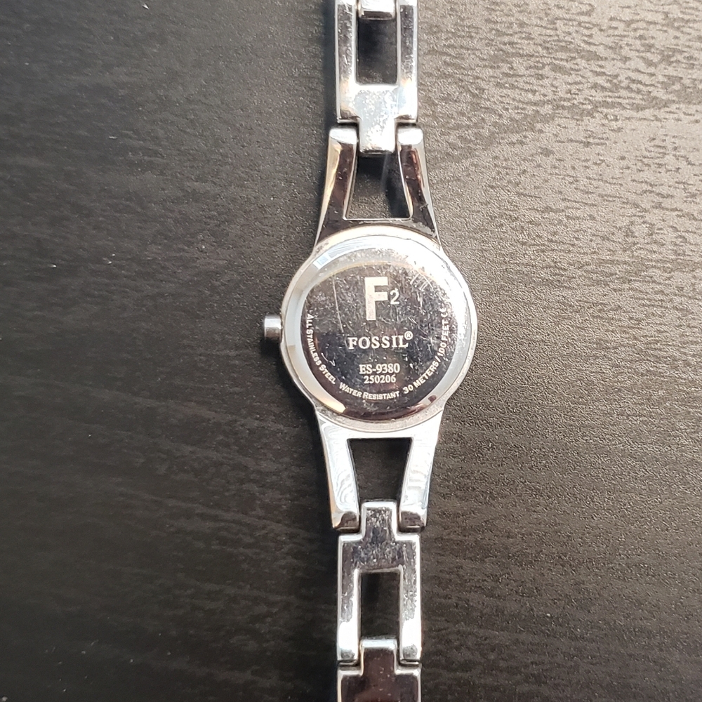 Fossil Silver Tone Bracelet Watch Women’s Minimalist Analog Watch - Picture 3 of 4